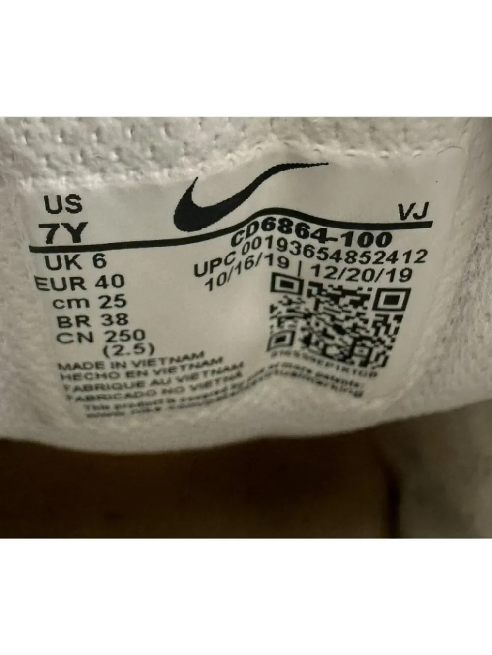 Nike Air Max 90 Shoes Triple White Size 7Y / Women’s Size 8.5